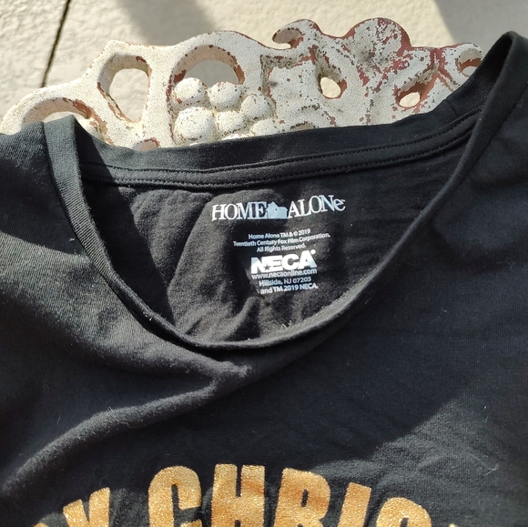 Home Alone Christmas tee. - Picture 7 of 8